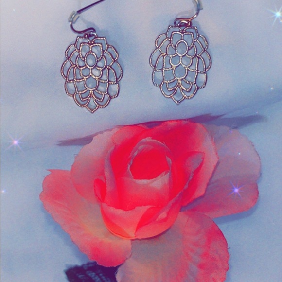 Mandala gold tone earrings hypoallergenic nickel fee - Picture 3 of 3